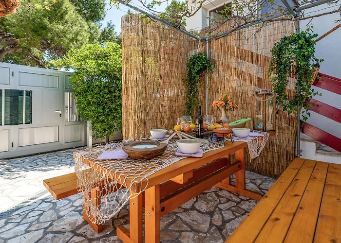 아파트 2 Bedroom Gorgeous In Košljun