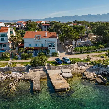 2 Bedroom Gorgeous In Appartamento