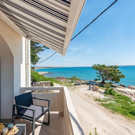 2 Bedroom Gorgeous In Appartamento Košljun