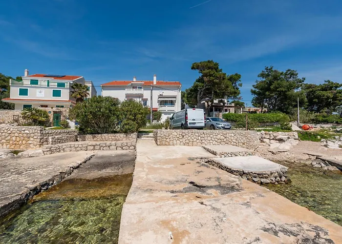 Appartement 2 Bedroom Gorgeous In Košljun